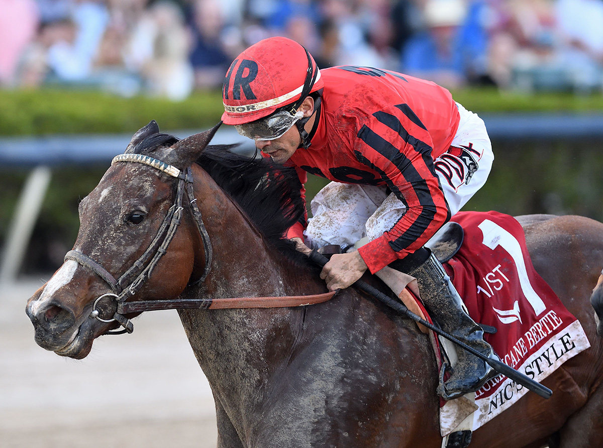 Closely cropped photo of Florida-bred Thoroughbred Nic’s Style, guided by jockey Junior Alvarado as they fend of fellow Florida-bred R Disaster on the inside, crossing the wire first to win the 2025 Grade 3 Hurricane Bertie at Gulfstream Park. (Photo: ©Ryan Thompson)